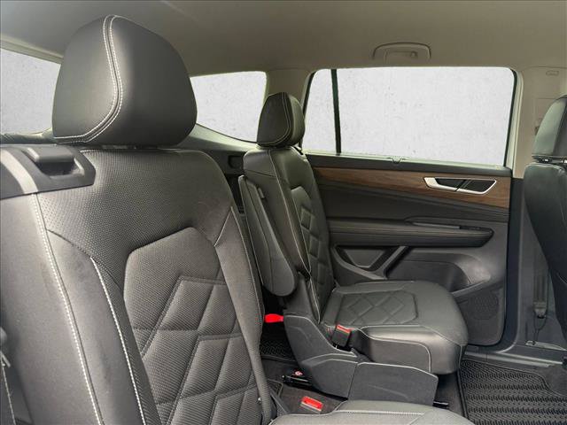 Used 2024 Volkswagen Atlas SE w/ Black Wheel Package FWD image 23