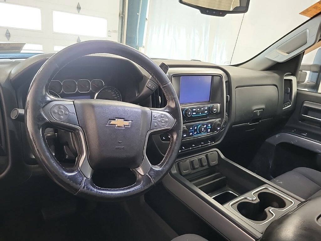 Used 2019 Chevrolet Silverado 2500 LT w/ Midnight Edition AWD/4WD image 5