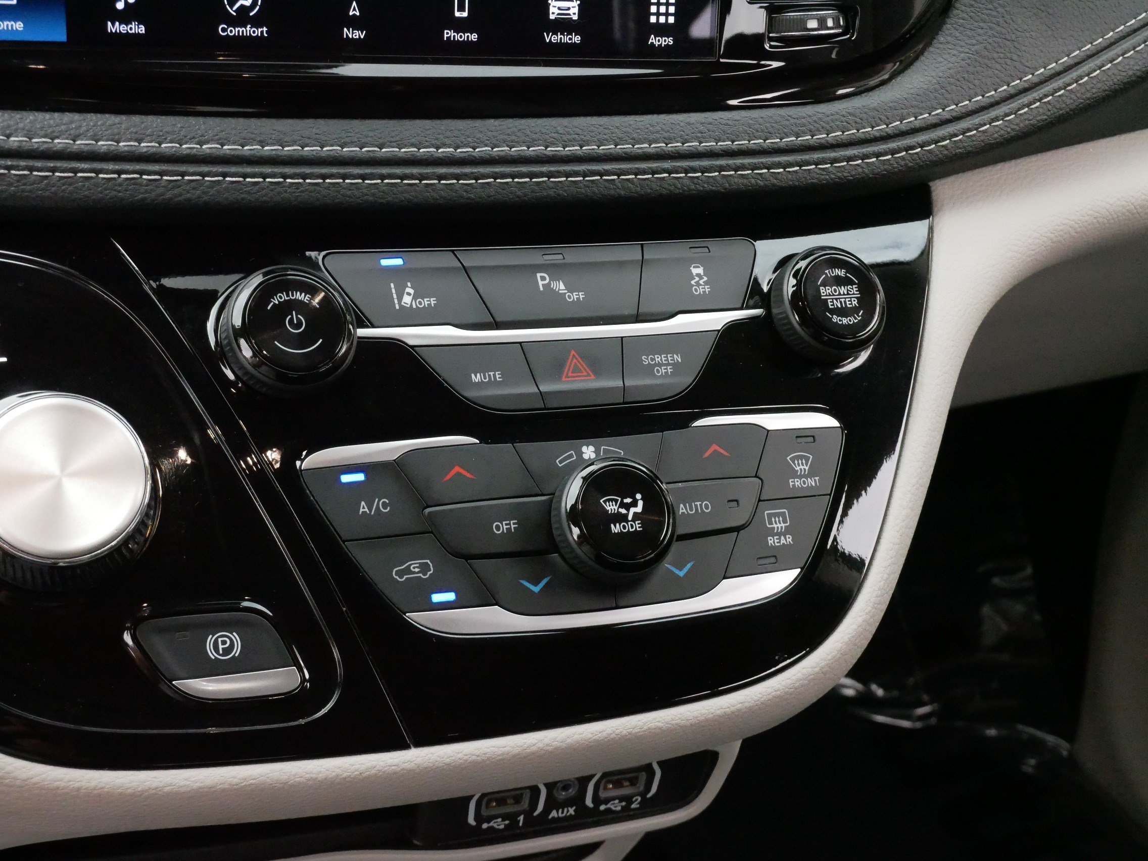 Used 2024 Chrysler Pacifica Limited FWD image 23