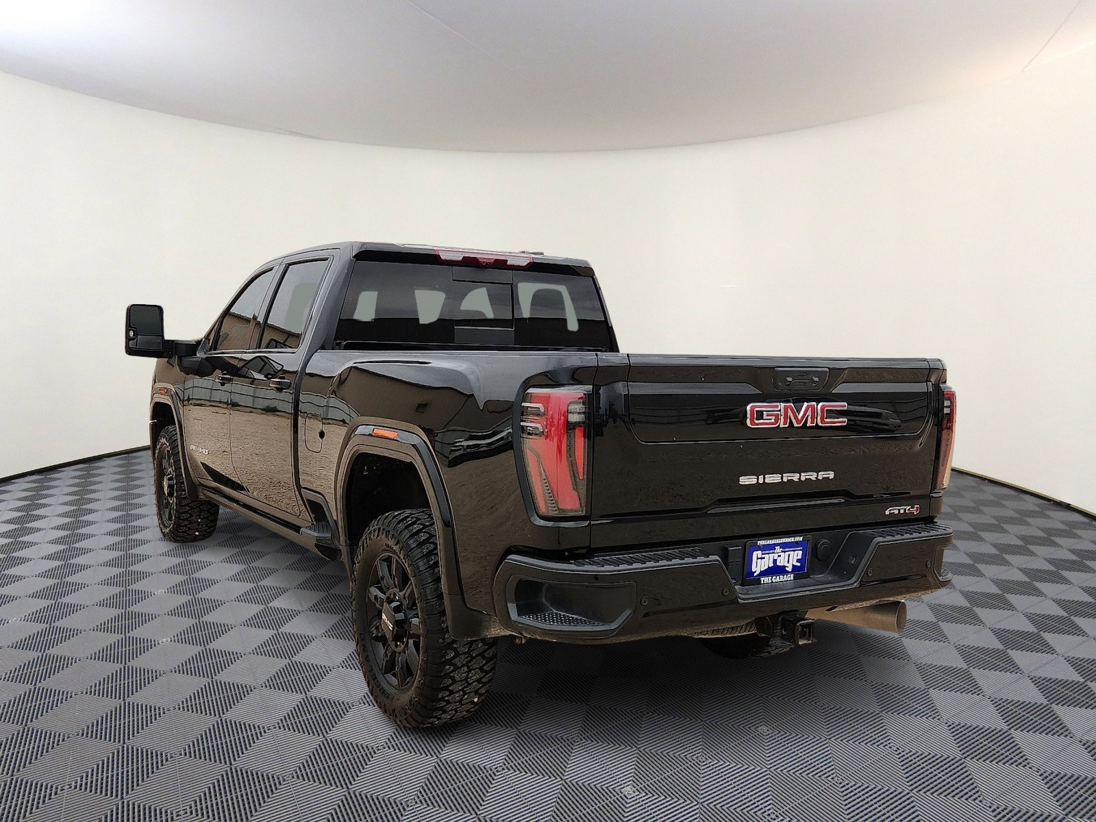 Used 2024 GMC Sierra 2500 AT4 w/ AT4 Premium Plus Package image 3