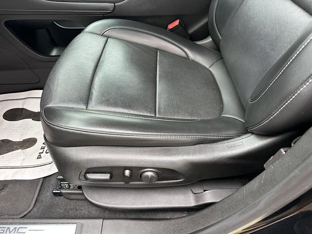 Used 2021 GMC Acadia SLT image 13