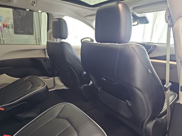 Used 2024 Chrysler Pacifica Limited FWD image 32