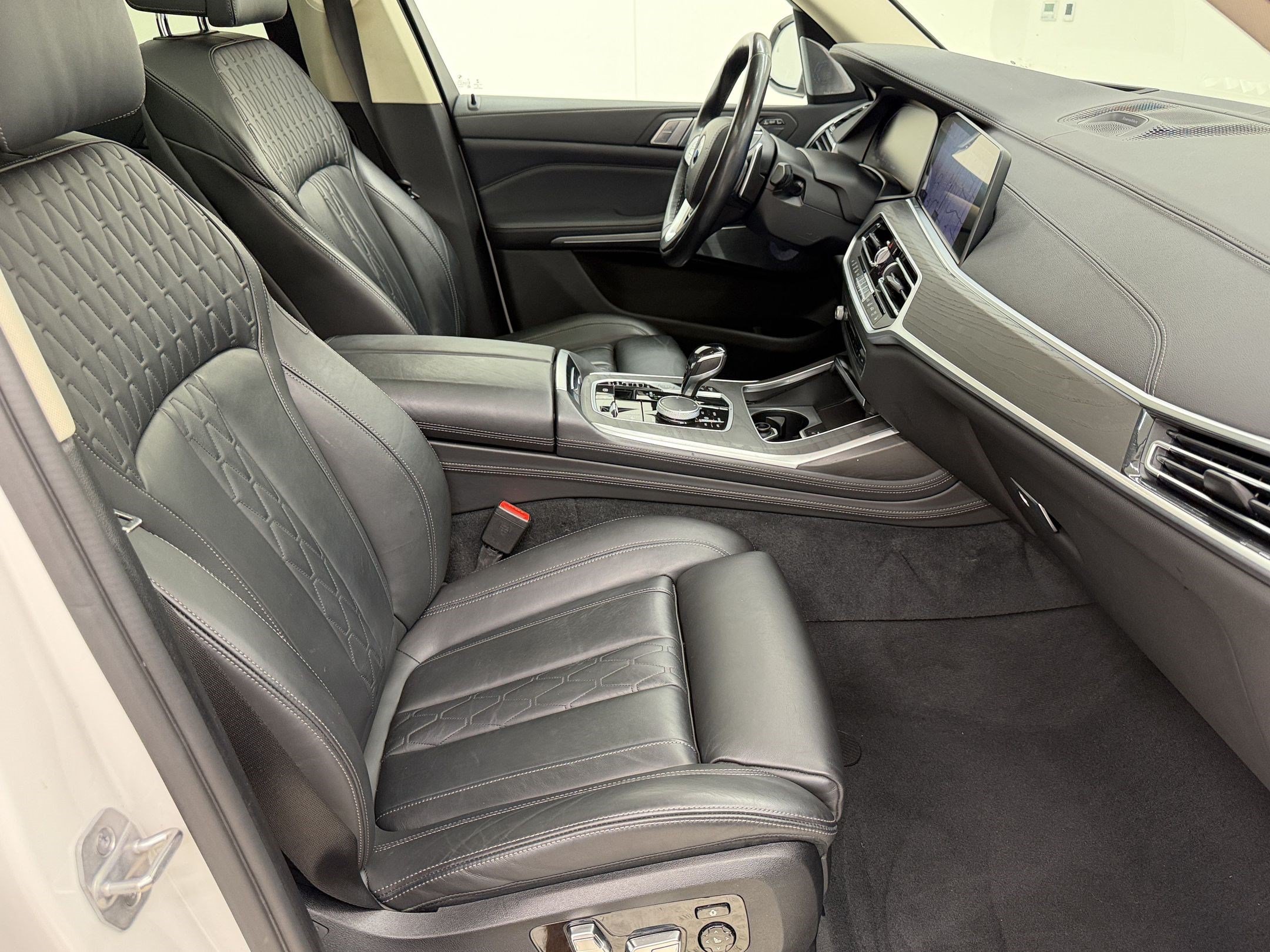 Used 2020 BMW X7 xDrive40i w/ Premium Package AWD/4WD image 24