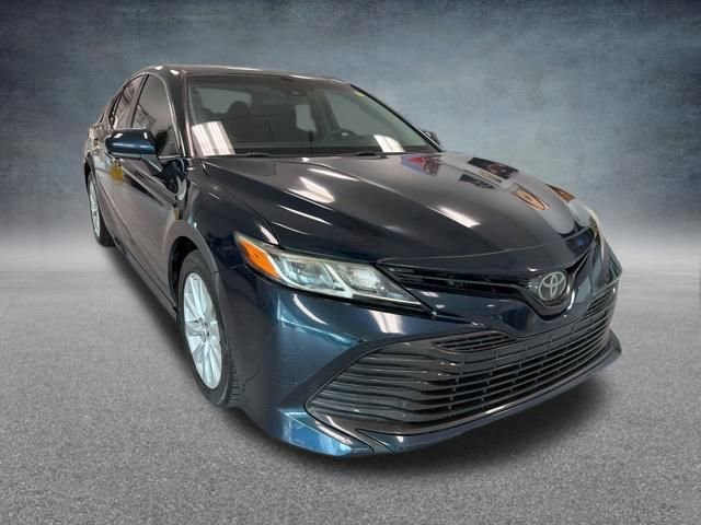 Used 2018 Toyota Camry LE image 4