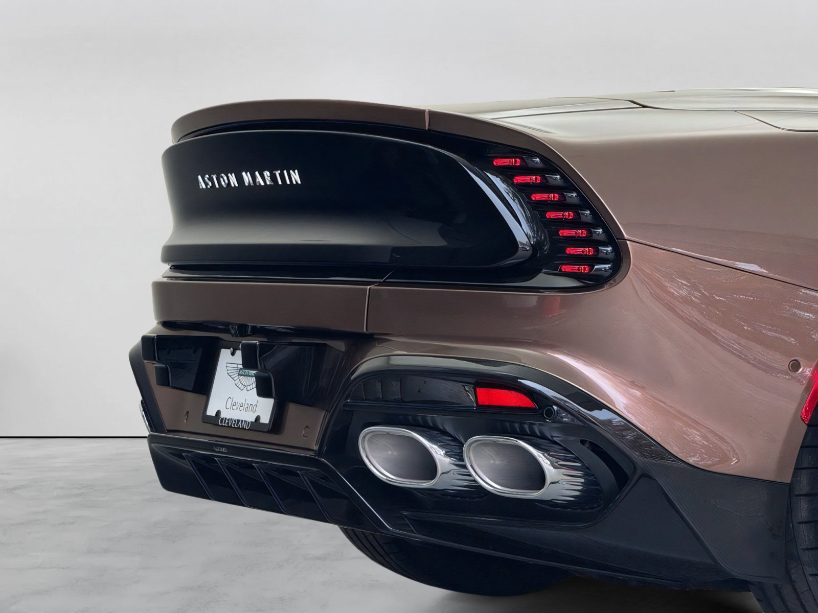 New 2026 Aston Martin Vanquish Convertible RWD image 32