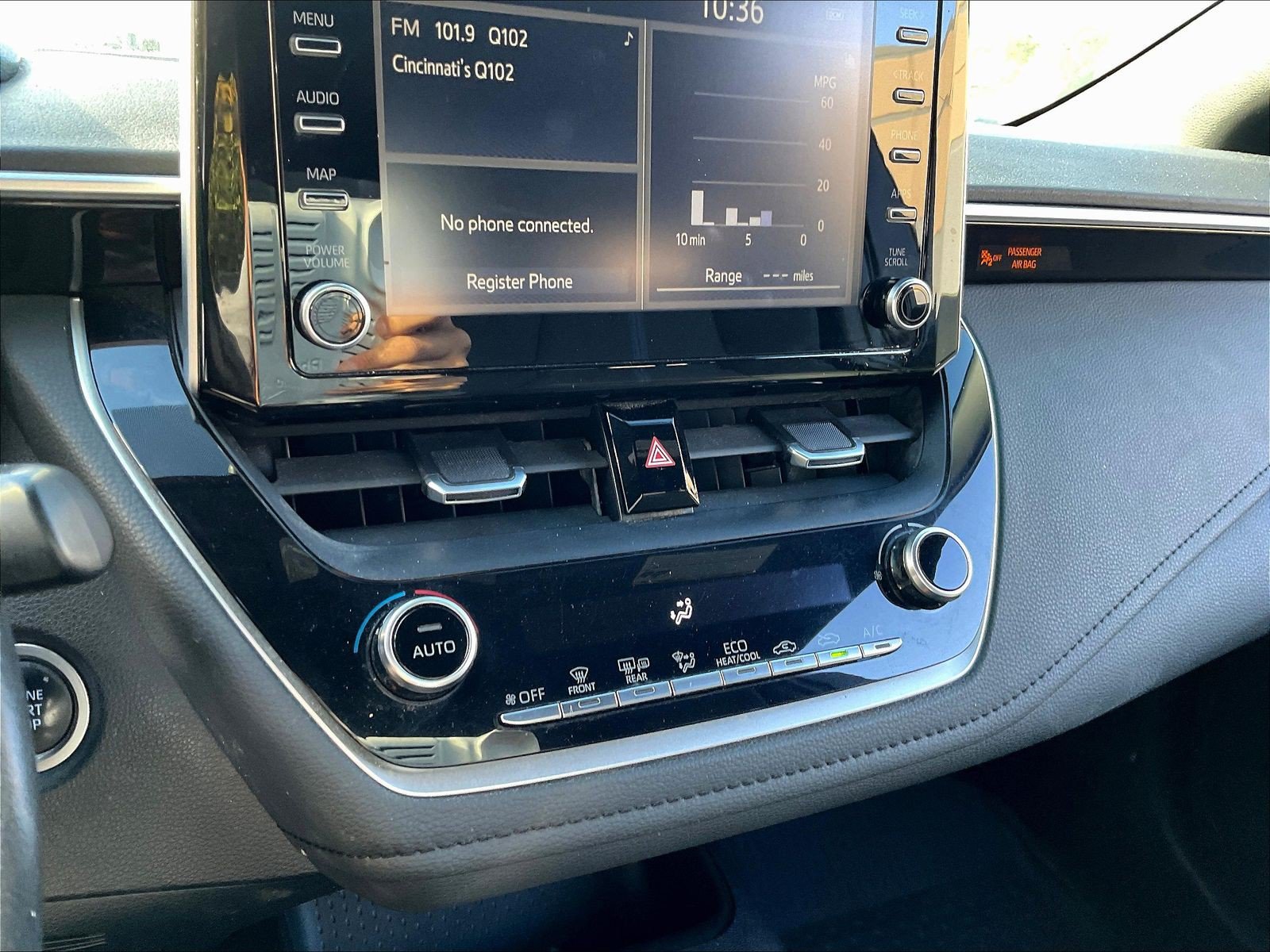 Used 2020 Toyota Corolla SE w/ SE Premium Package FWD image 16