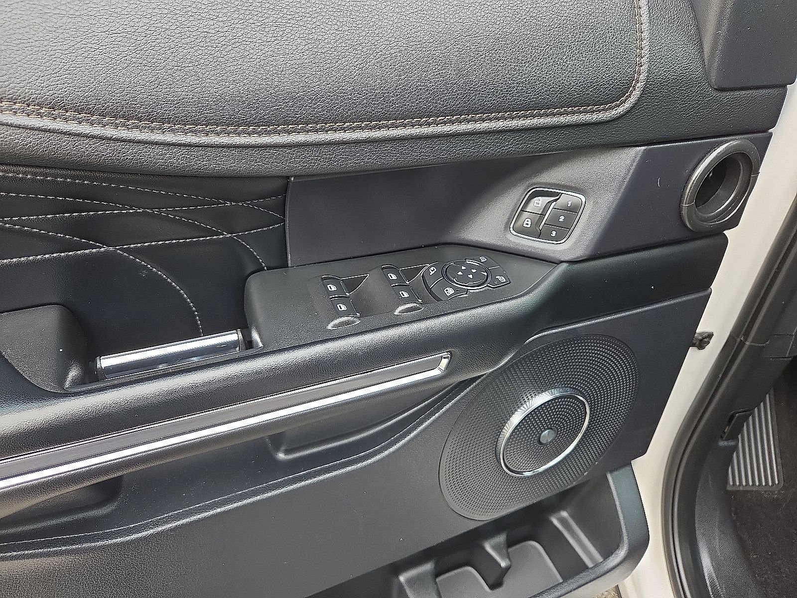 Used 2019 Ford Expedition Platinum RWD image 16