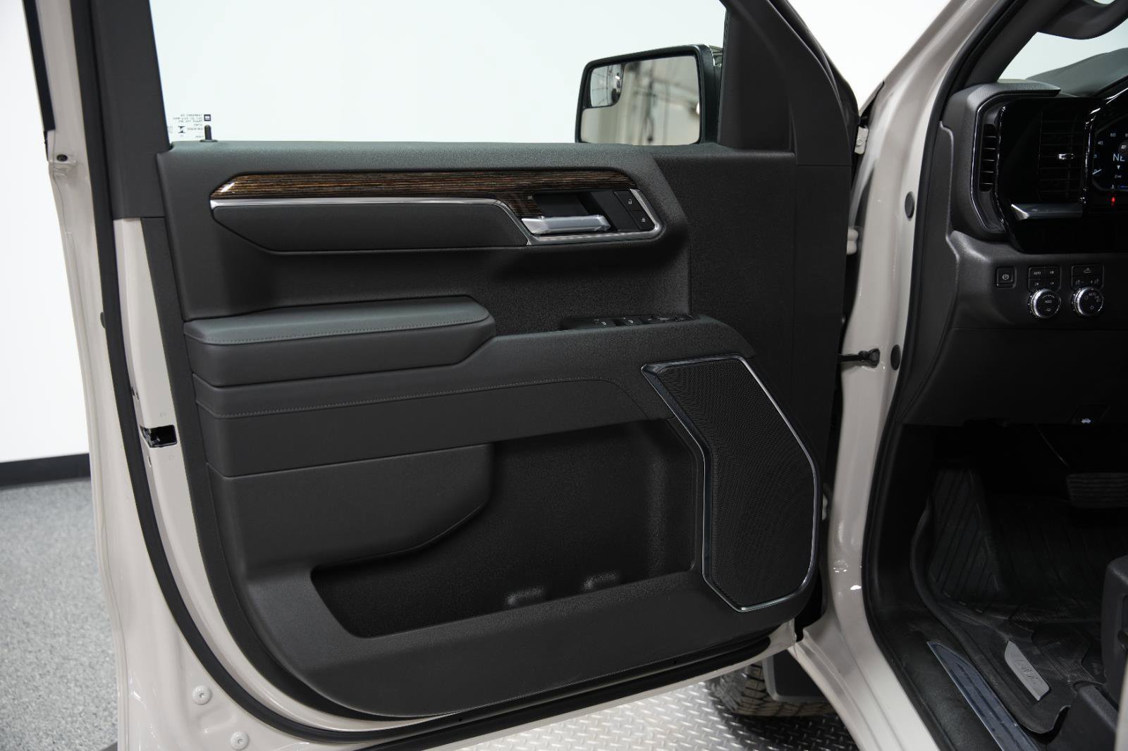 New 2026 GMC Sierra 1500 SLE image 22