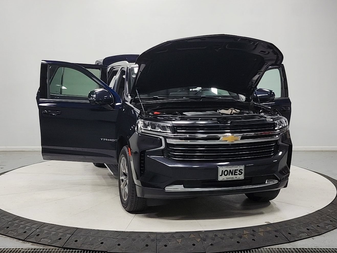 Used 2022 Chevrolet Tahoe LT w/ Luxury Package AWD/4WD image 11