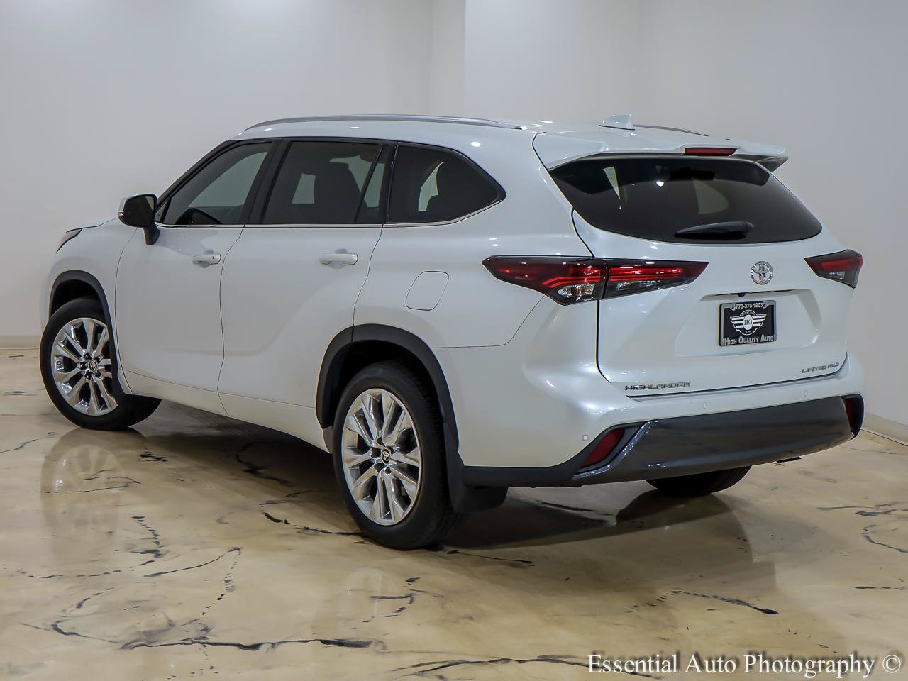 Used 2024 Toyota Highlander Limited AWD/4WD image 10