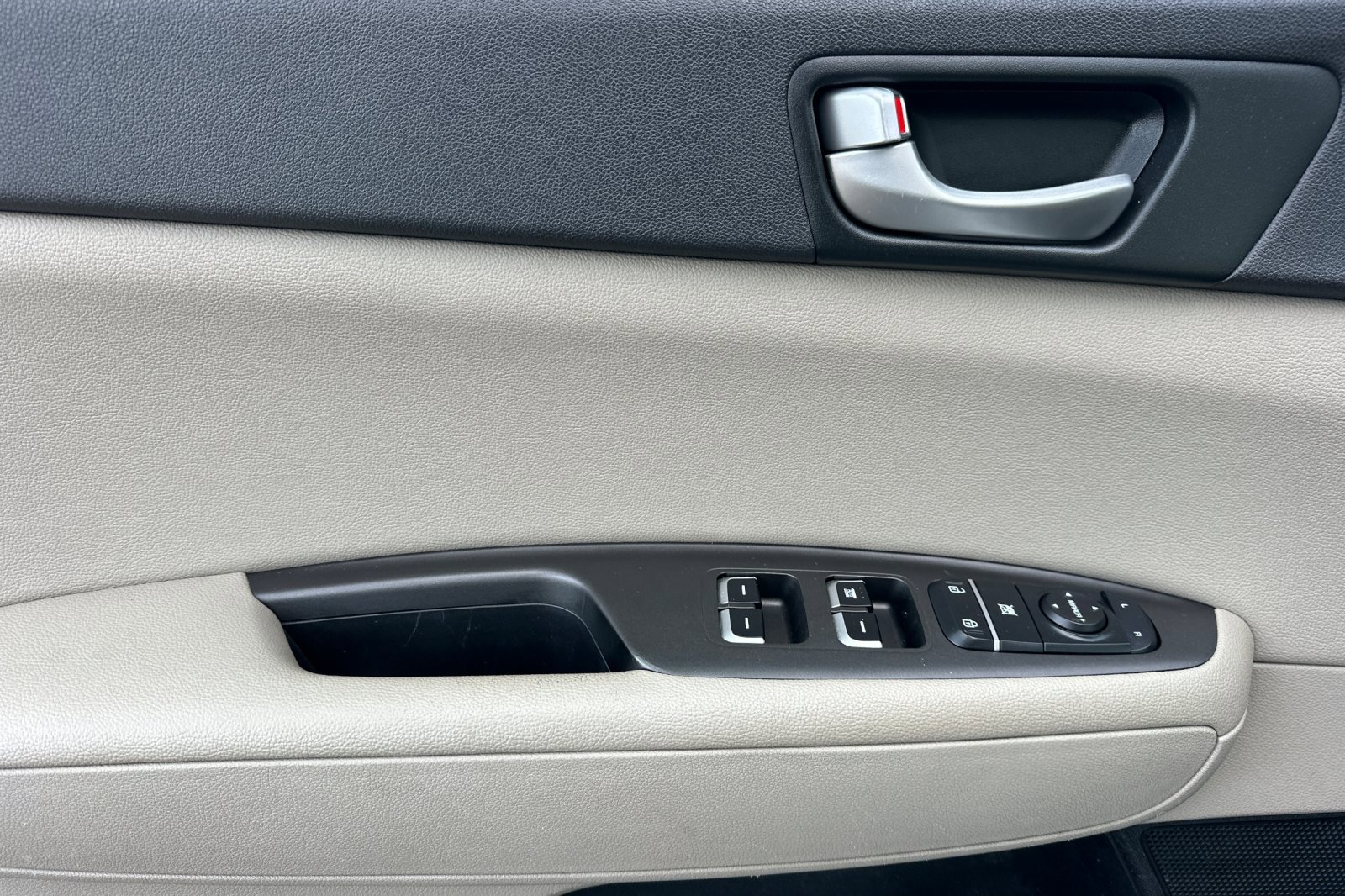 Used 2017 Kia Optima LX image 10