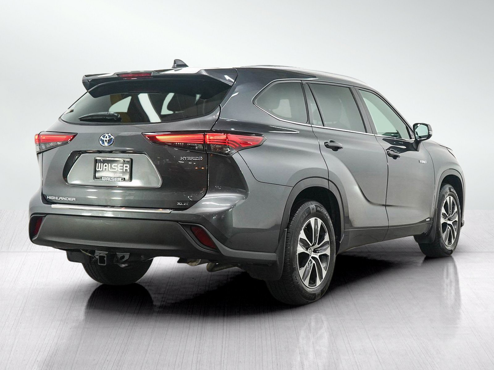 Used 2020 Toyota Highlander XLE AWD/4WD image 5