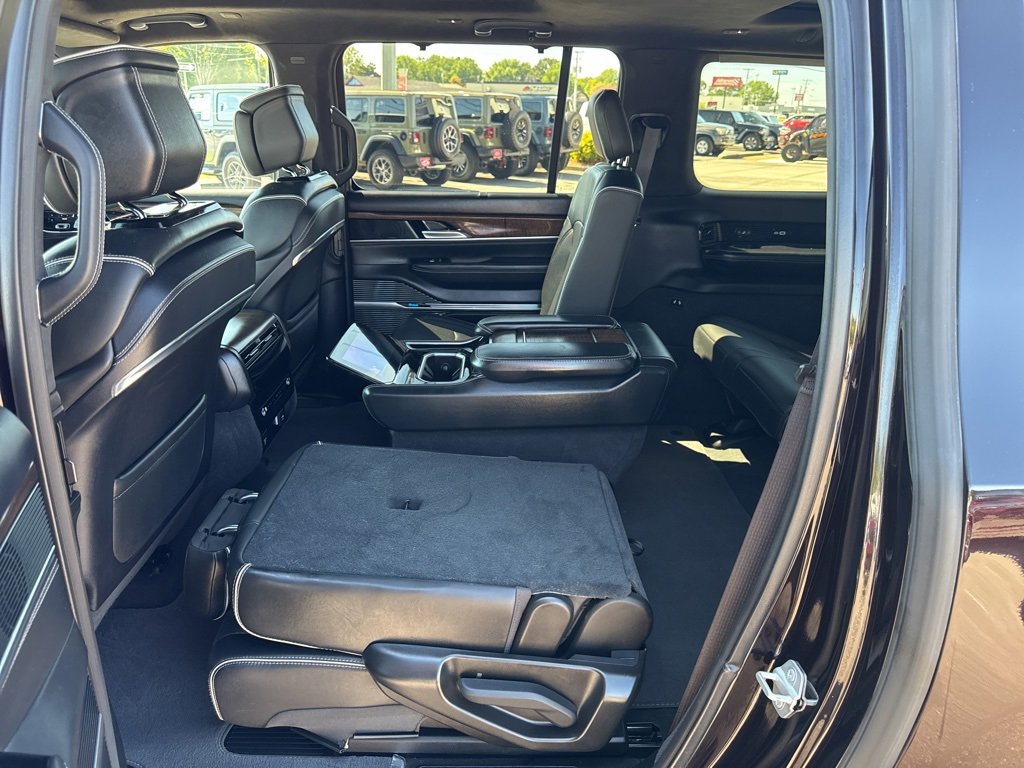 Used 2023 Jeep Grand Wagoneer L Series II image 26
