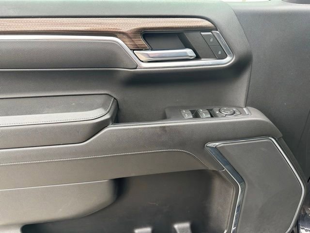 Used 2022 Chevrolet Silverado 1500 LT AWD/4WD image 3