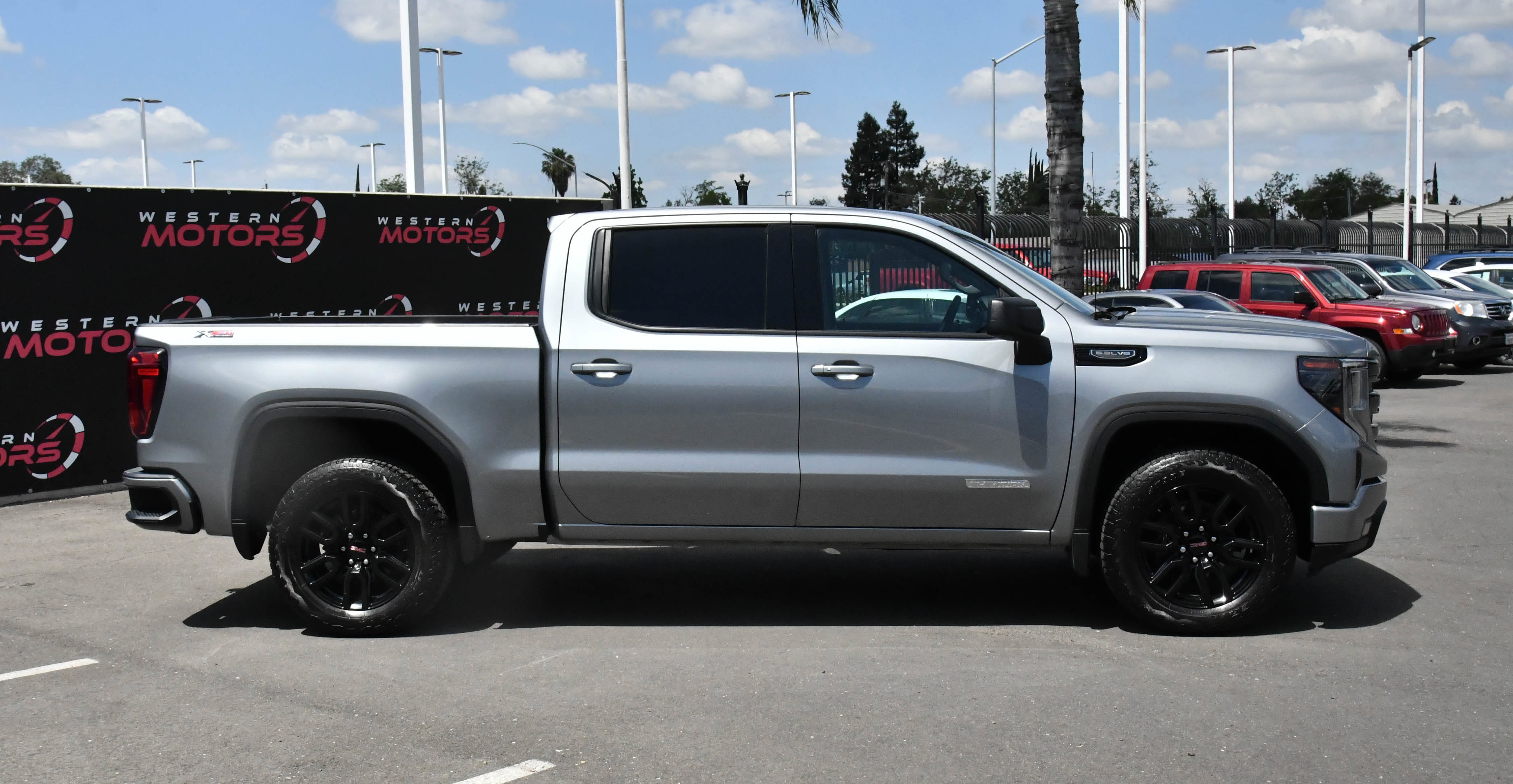 Used 2025 GMC Sierra 1500 Elevation w/ X31 Off-Road Package AWD/4WD image 9