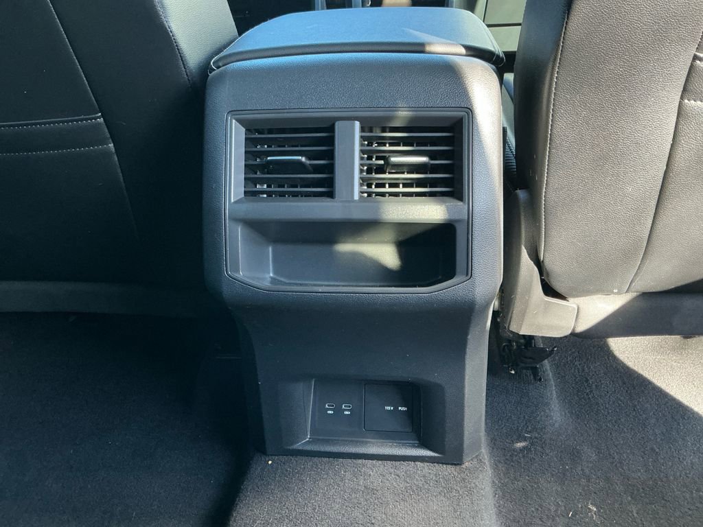 Used 2022 Volkswagen Atlas Cross Sport SE w/ Panoramic Sunroof Package image 23