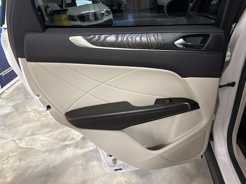 Used 2018 Lincoln MKC Reserve FWD image 27