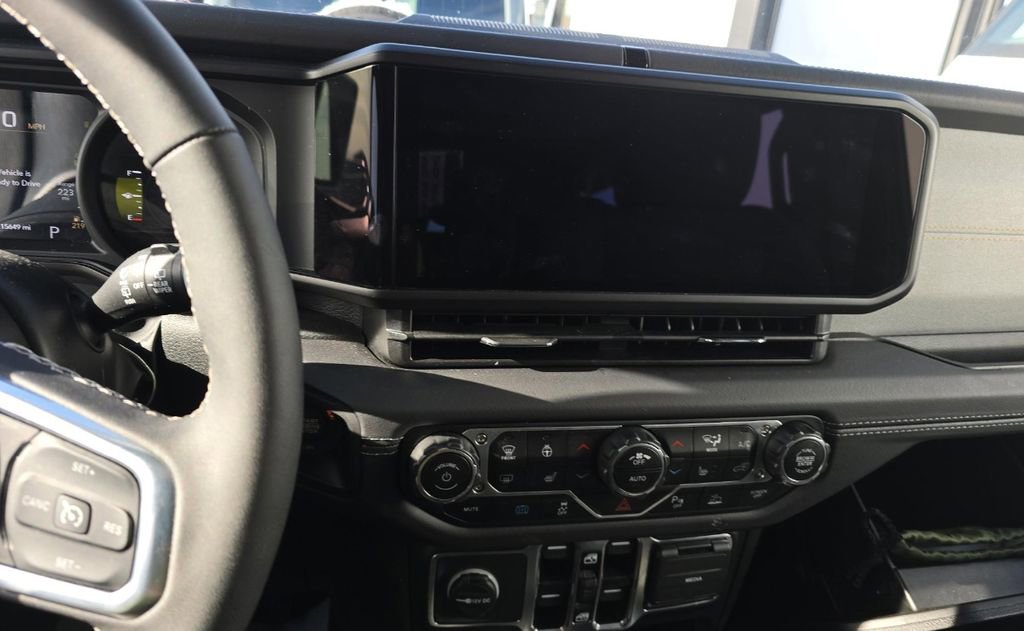 Used 2025 Jeep Wrangler Unlimited Sahara w/ Safety Group image 36