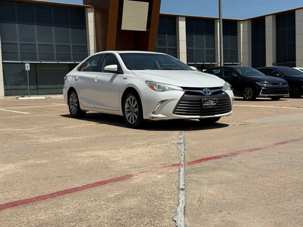 Used 2017 Toyota Camry XLE w/ Moonroof Package FWD image 4