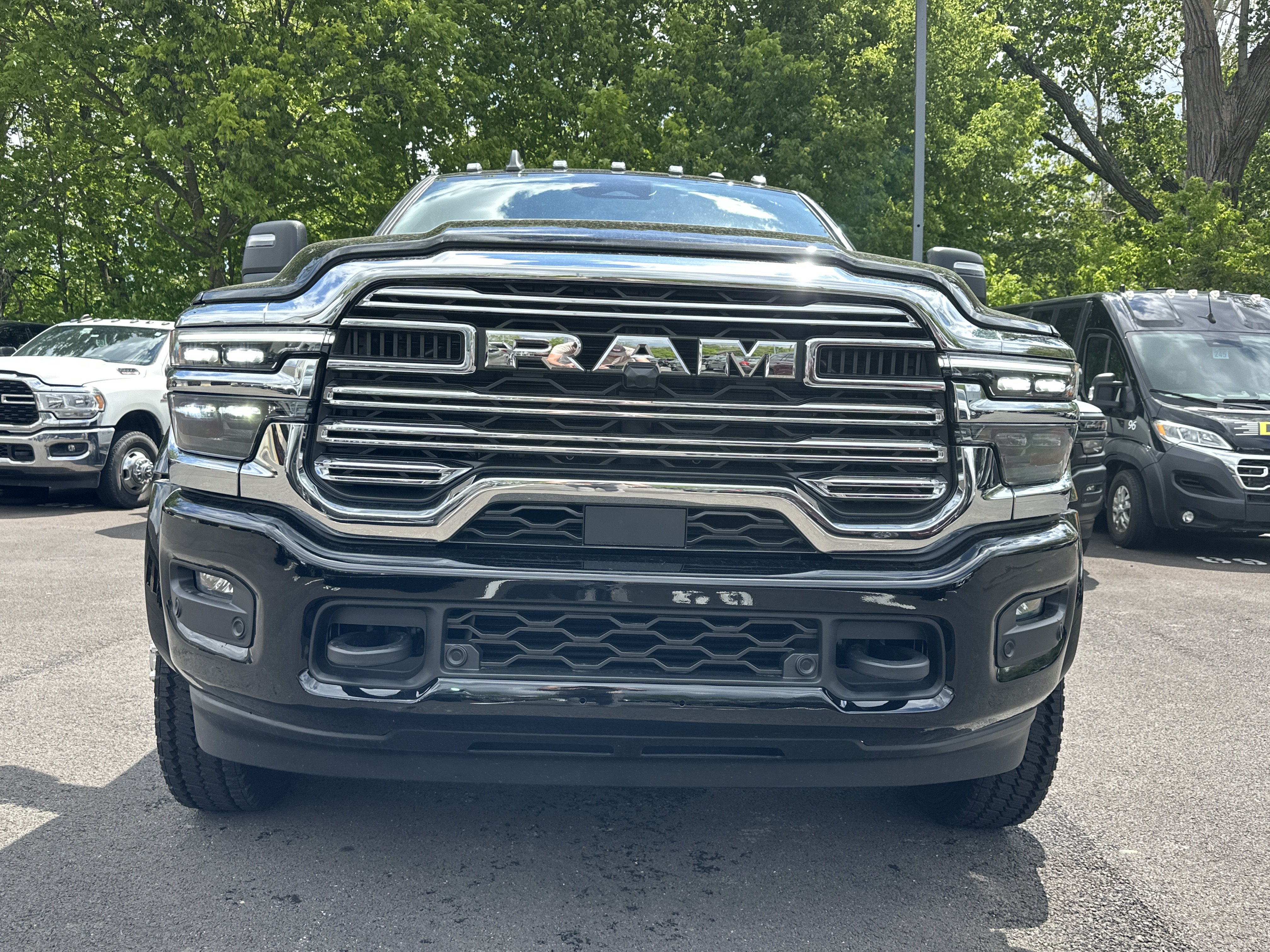 New 2026 RAM 5500 4x4 Crew Cab w/ Laramie Trim Package image 20