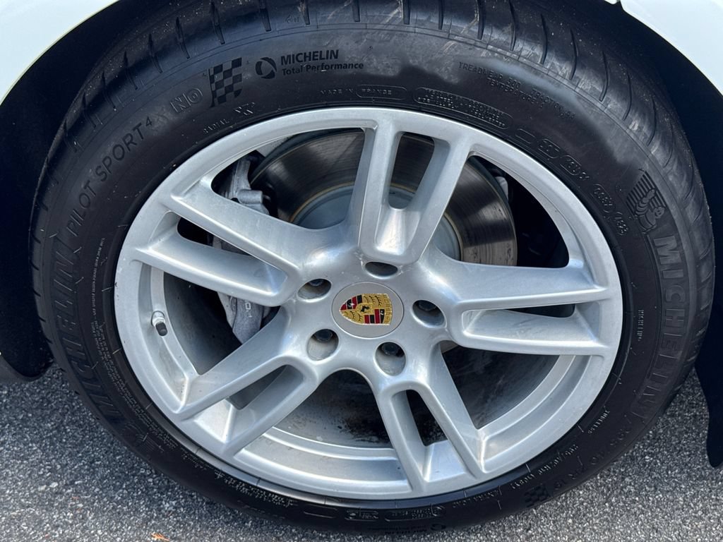 Used 2018 Porsche Panamera 4 AWD/4WD image 17