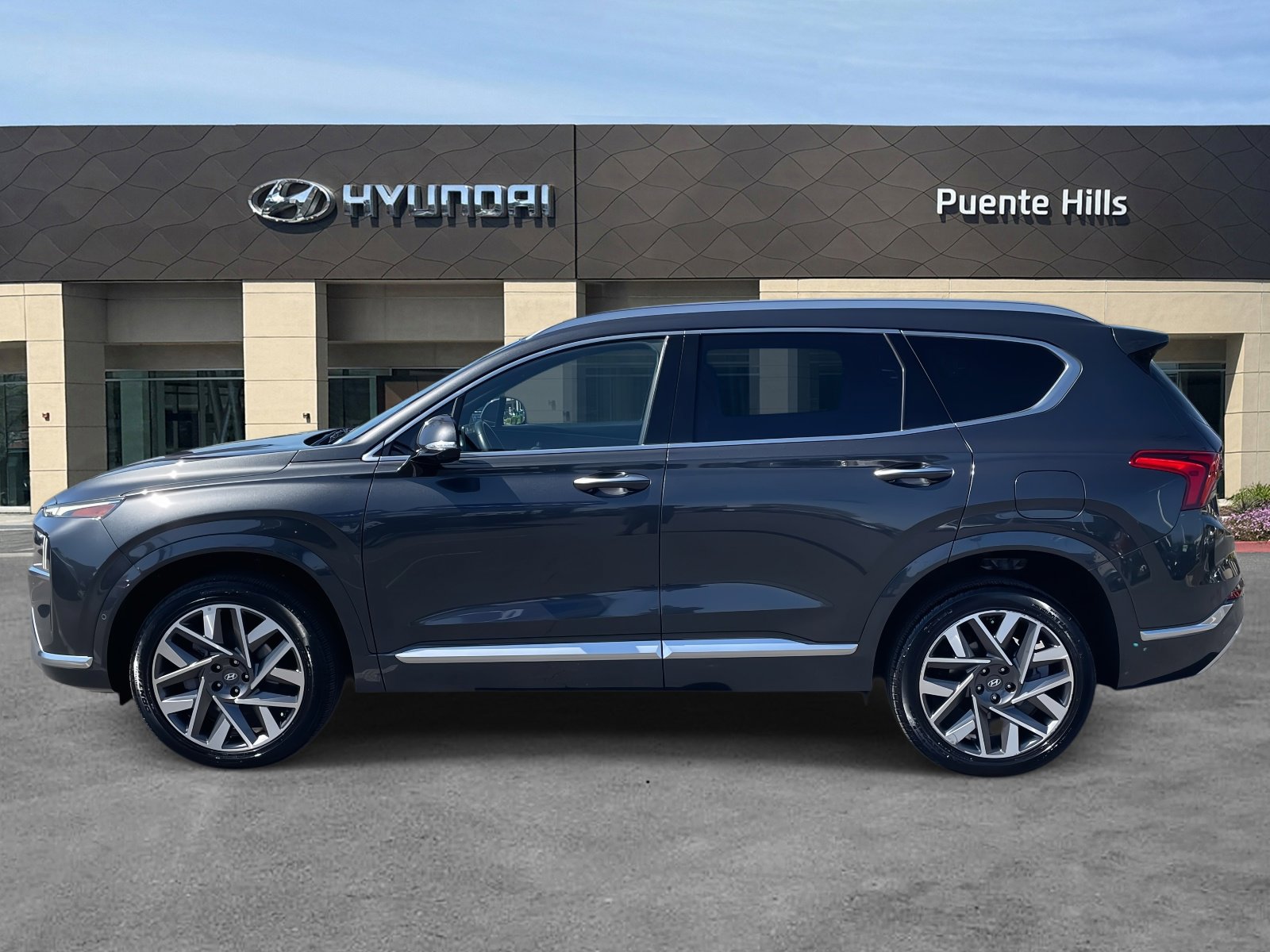Certified 2023 Hyundai Santa Fe Calligraphy image 3