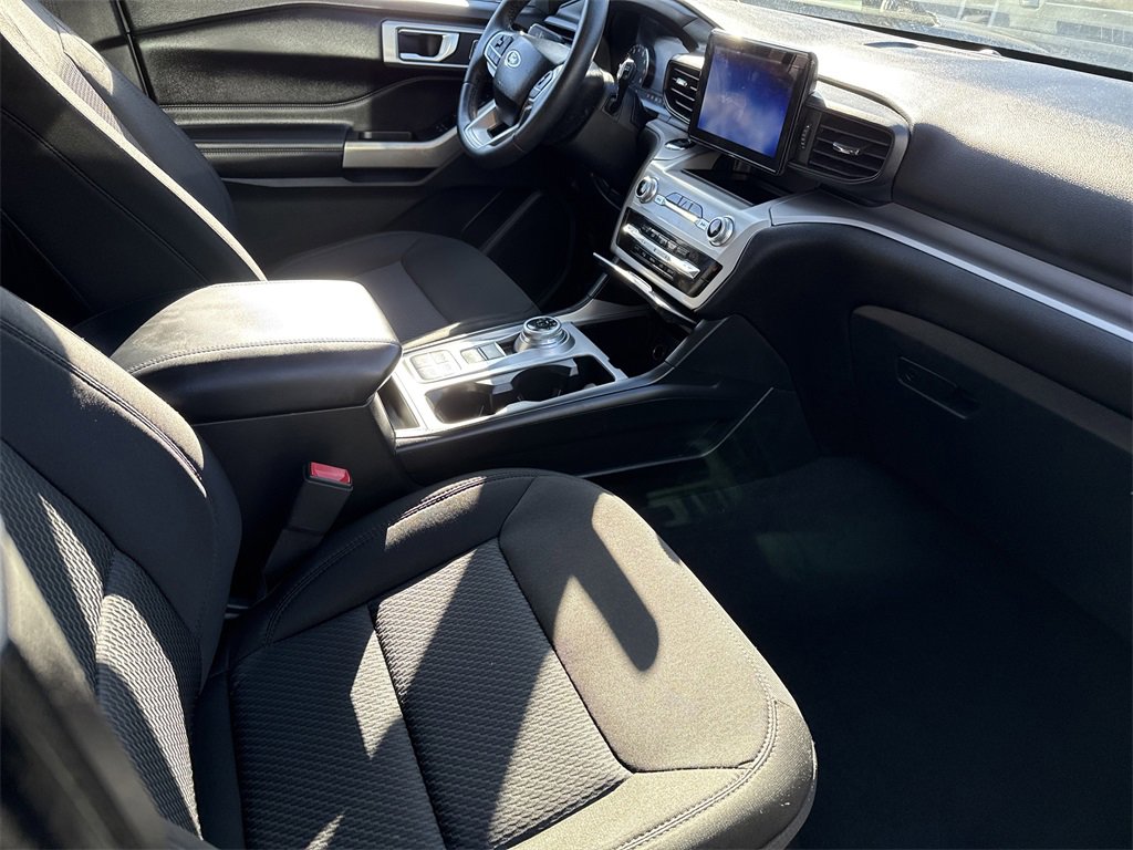 Used 2022 Ford Explorer XLT image 9