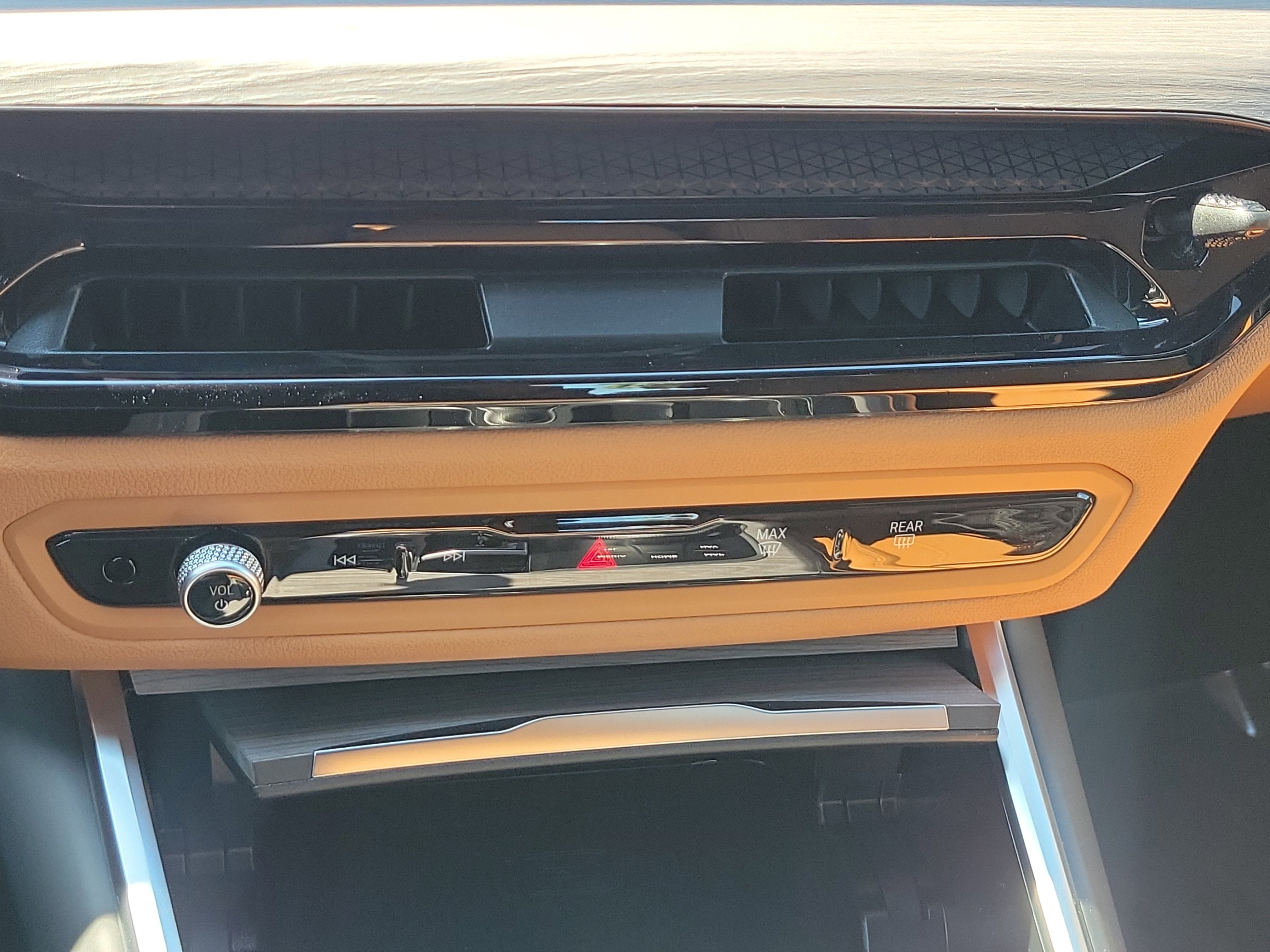 New 2026 BMW 330i Sedan w/ Convenience Package RWD image 30