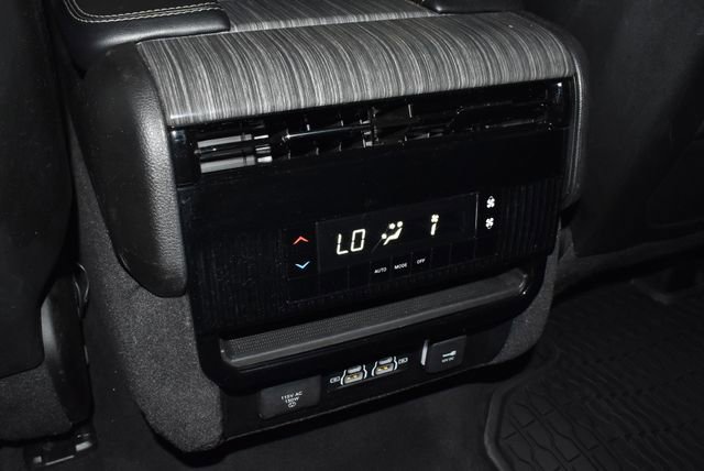 Certified 2024 Jeep Wagoneer Series II w/ Flexible Seating Group AWD/4WD image 33