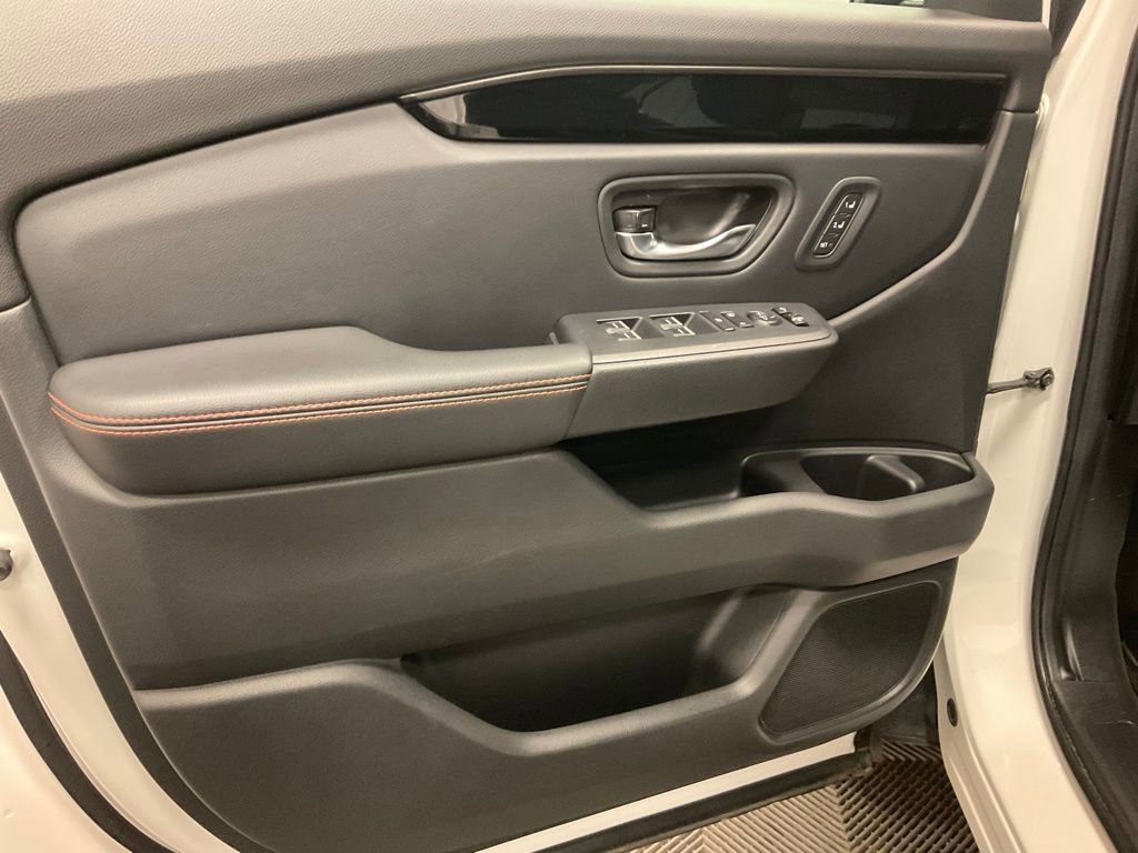 Used 2023 Honda Pilot TrailSport image 14