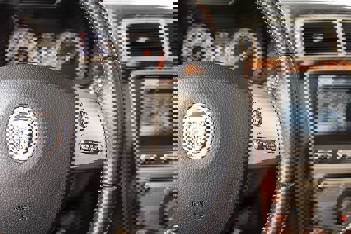 Used 2011 Jaguar XK Convertible image 25