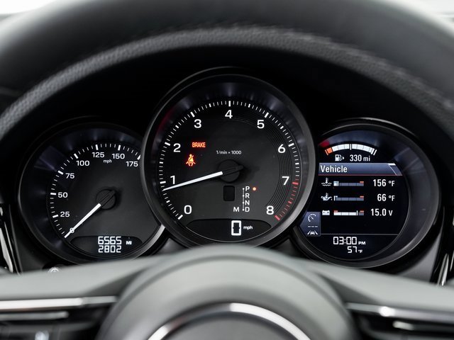 Certified 2025 Porsche Macan image 16