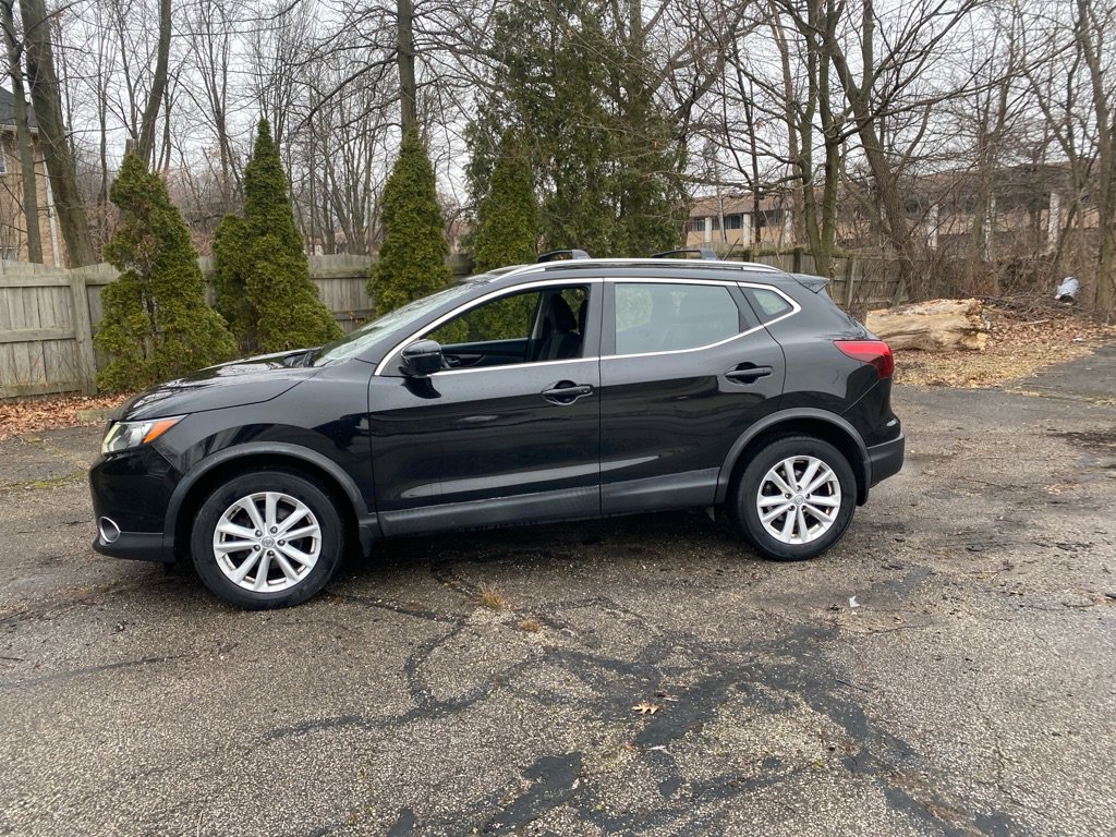Used 2018 Nissan Rogue Sport SV w/ SV All-Weather Package AWD/4WD image 2