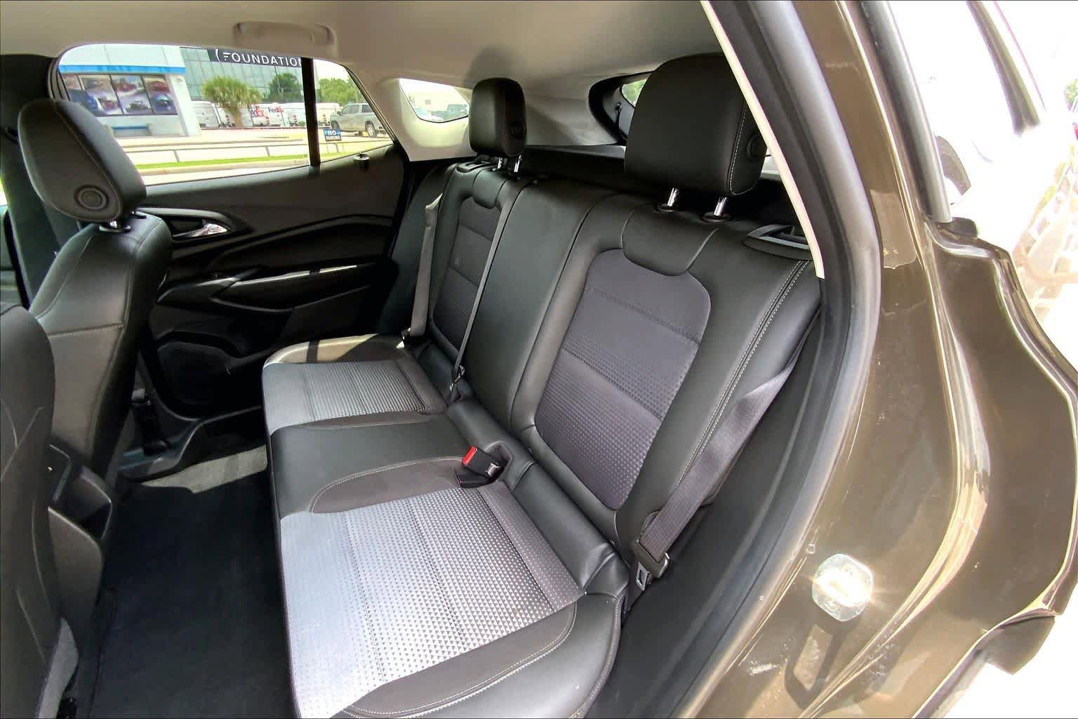 Used 2024 Chevrolet Trax LT w/ Sunroof Package FWD image 21