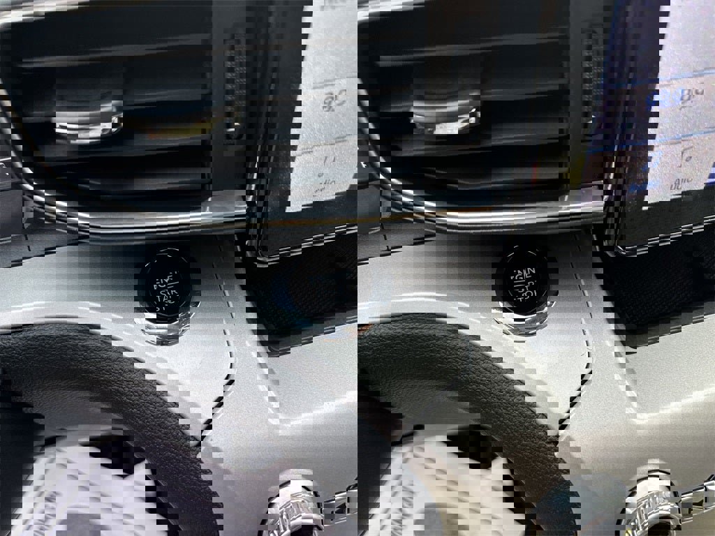 Used 2022 Ford Explorer XLT w/ Equipment Group 202A image 24