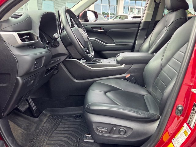 Used 2020 Toyota Highlander XLE FWD image 5