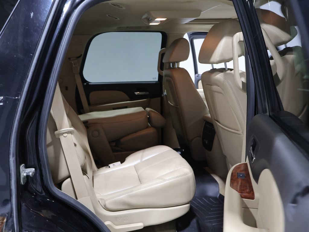 Used 2007 Chevrolet Tahoe LTZ w/ LTZ Preferred Equipment Group AWD/4WD image 19