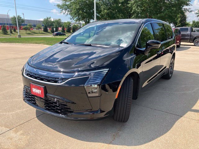 New 2027 Chrysler Pacifica Limited AWD/4WD image 3