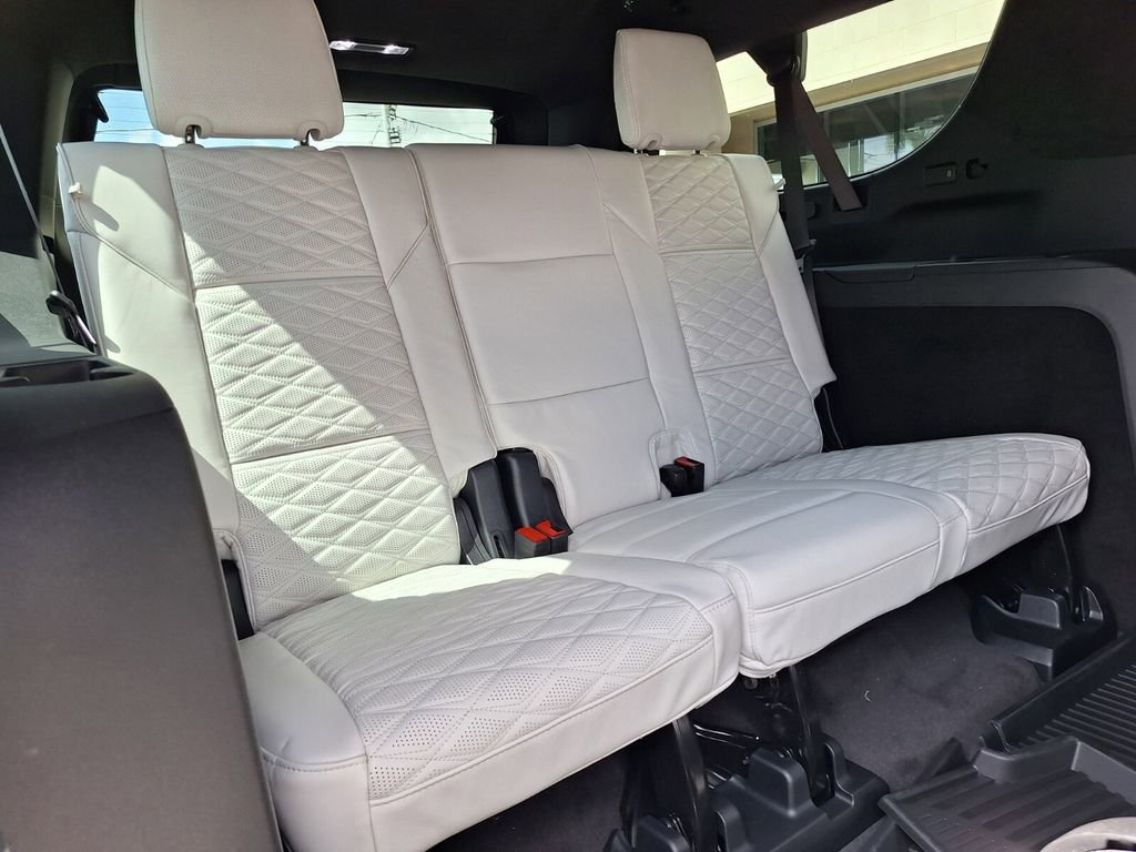 New 2026 Cadillac Escalade ESV Platinum Sport w/ LPO, ONYX Package AWD/4WD image 31