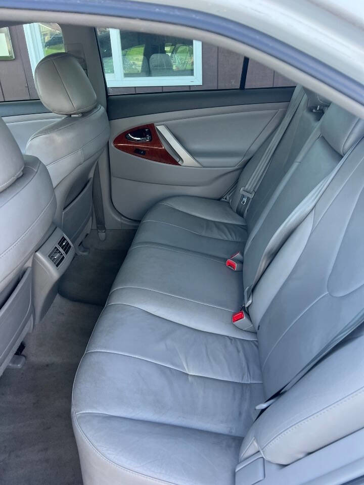 Used 2011 Toyota Camry XLE w/ SE/XLE Extra-Value Pkg image 7