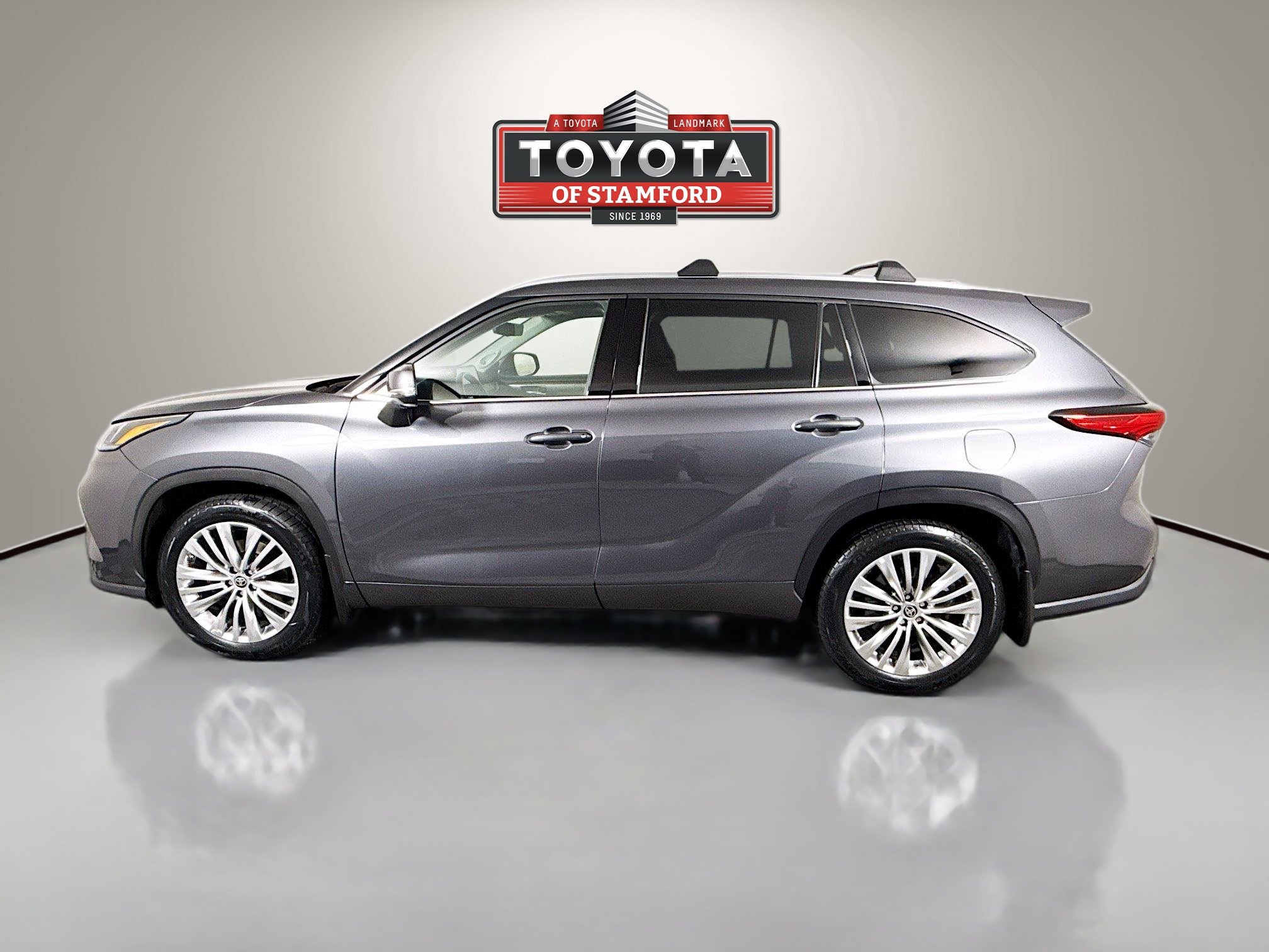 Used 2023 Toyota Highlander Platinum AWD/4WD image 4