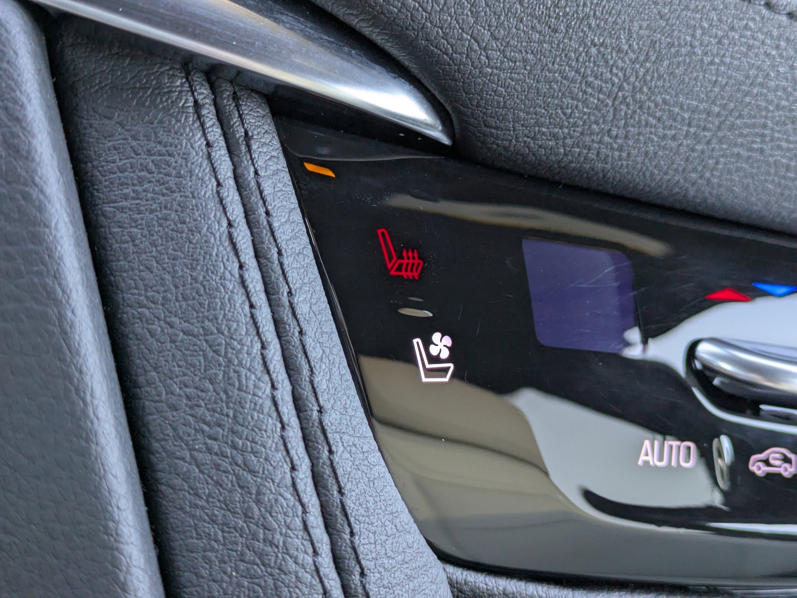 Certified 2025 Cadillac XT5 Sportv w/ Technology Package image 30