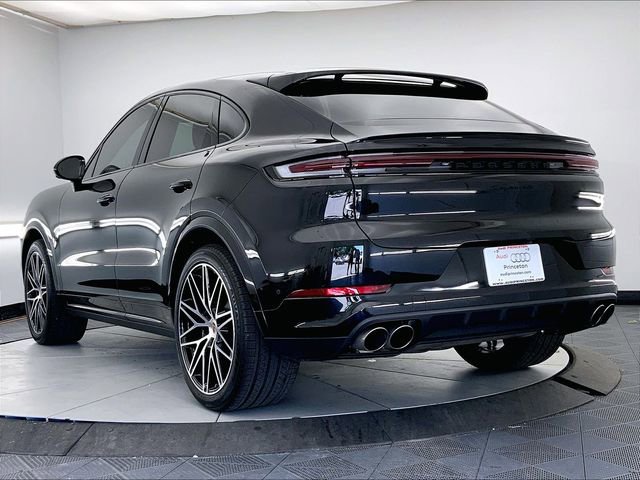 Used 2025 Porsche Cayenne S AWD/4WD image 3