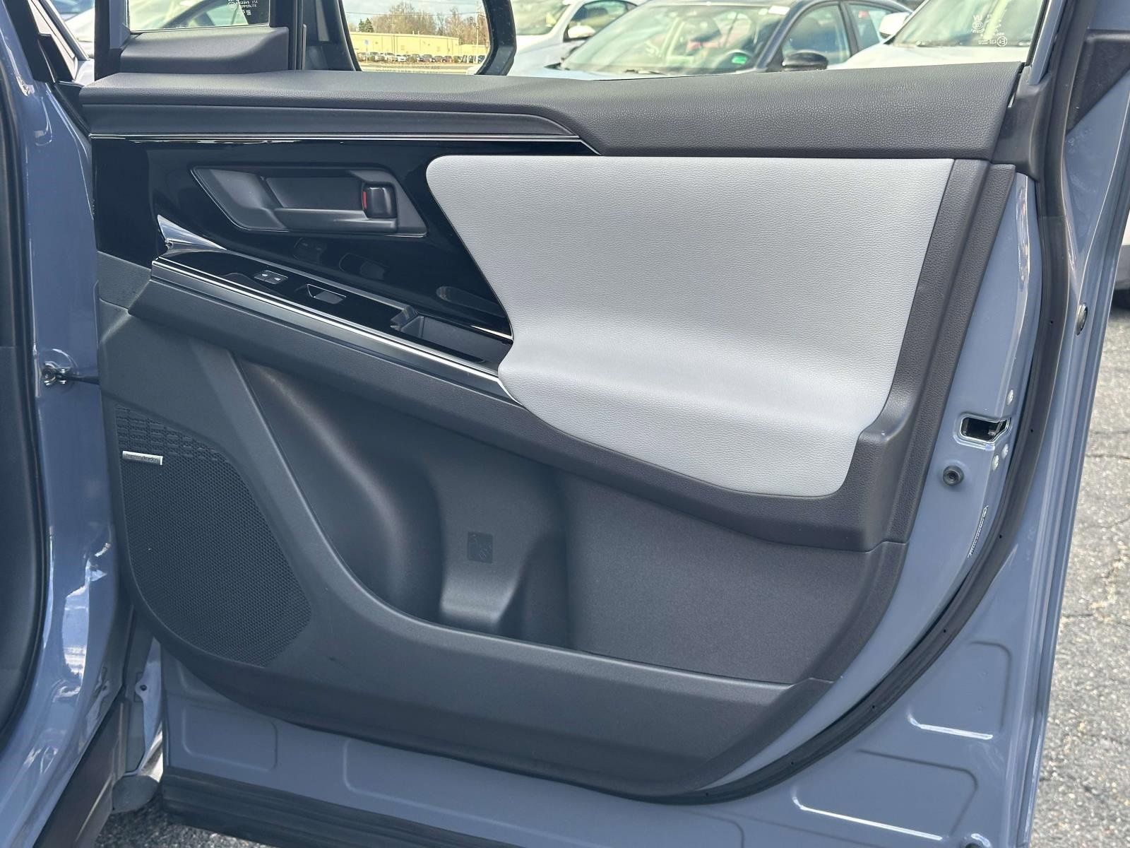 Used 2023 Subaru Solterra AWD image 9