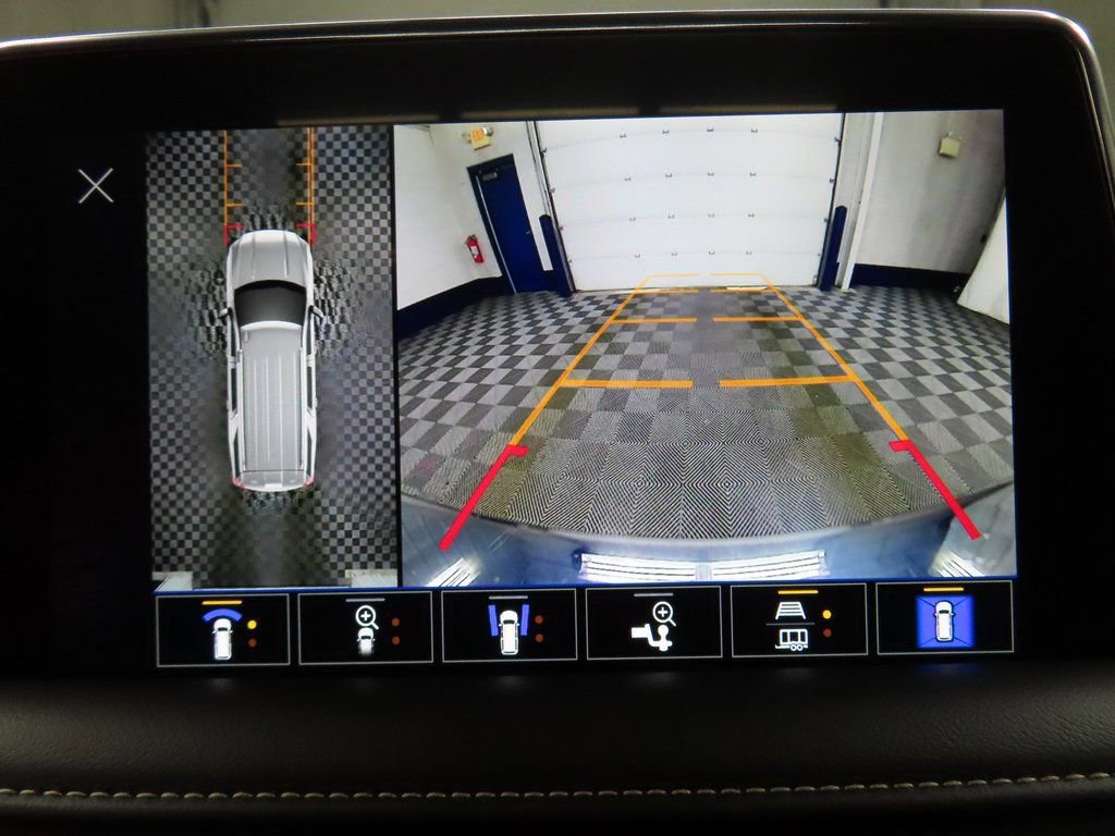 Used 2024 GMC Yukon XL SLT w/ SLT Premium Package image 14