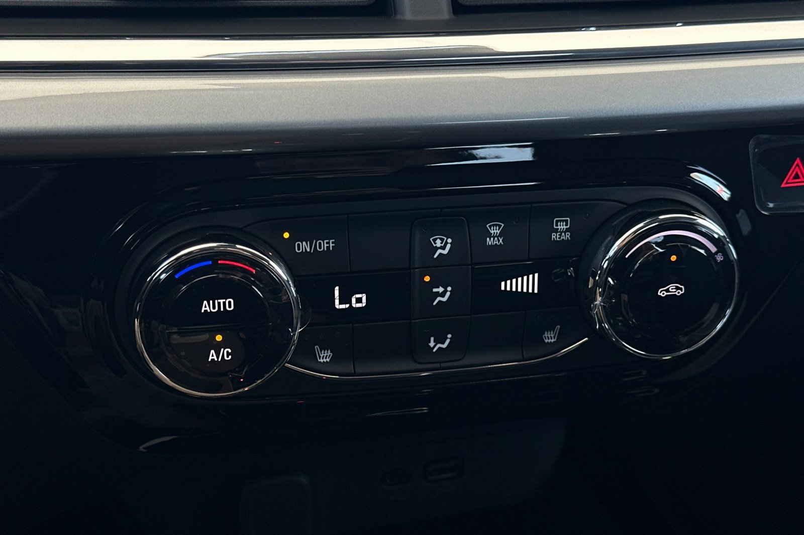 New 2025 Chevrolet Trax LT w/ Driver Confidence Package image 20