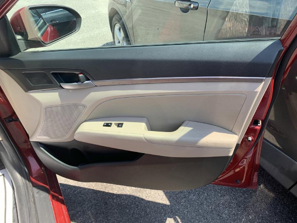 Used 2017 Hyundai Elantra SE image 16