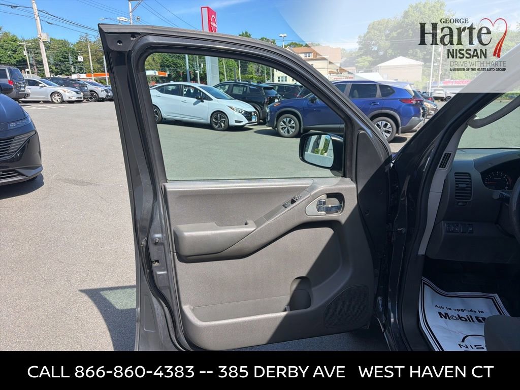 Used 2010 Nissan Frontier SE w/ SE Value Truck Pkg AWD/4WD image 10
