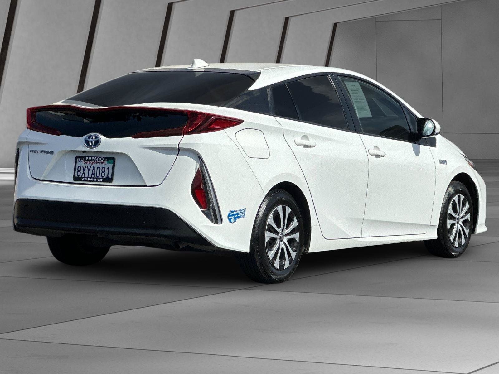 Used 2022 Toyota Prius Prime LE FWD image 4