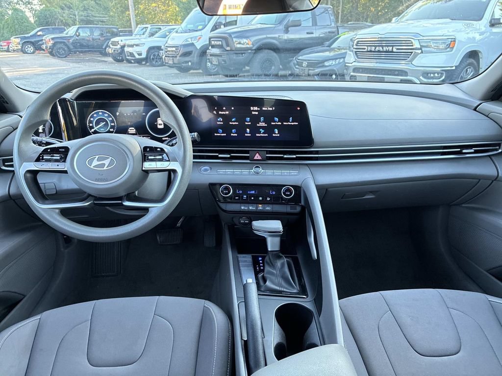 Used 2024 Hyundai Elantra SEL FWD image 15
